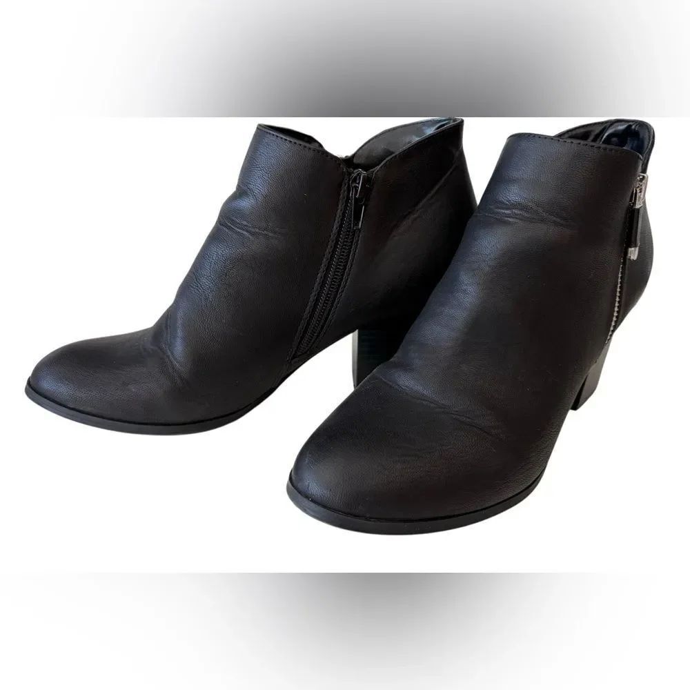 Style&co. Masrinaa black almond toe block heel ankle boots Women's US 9